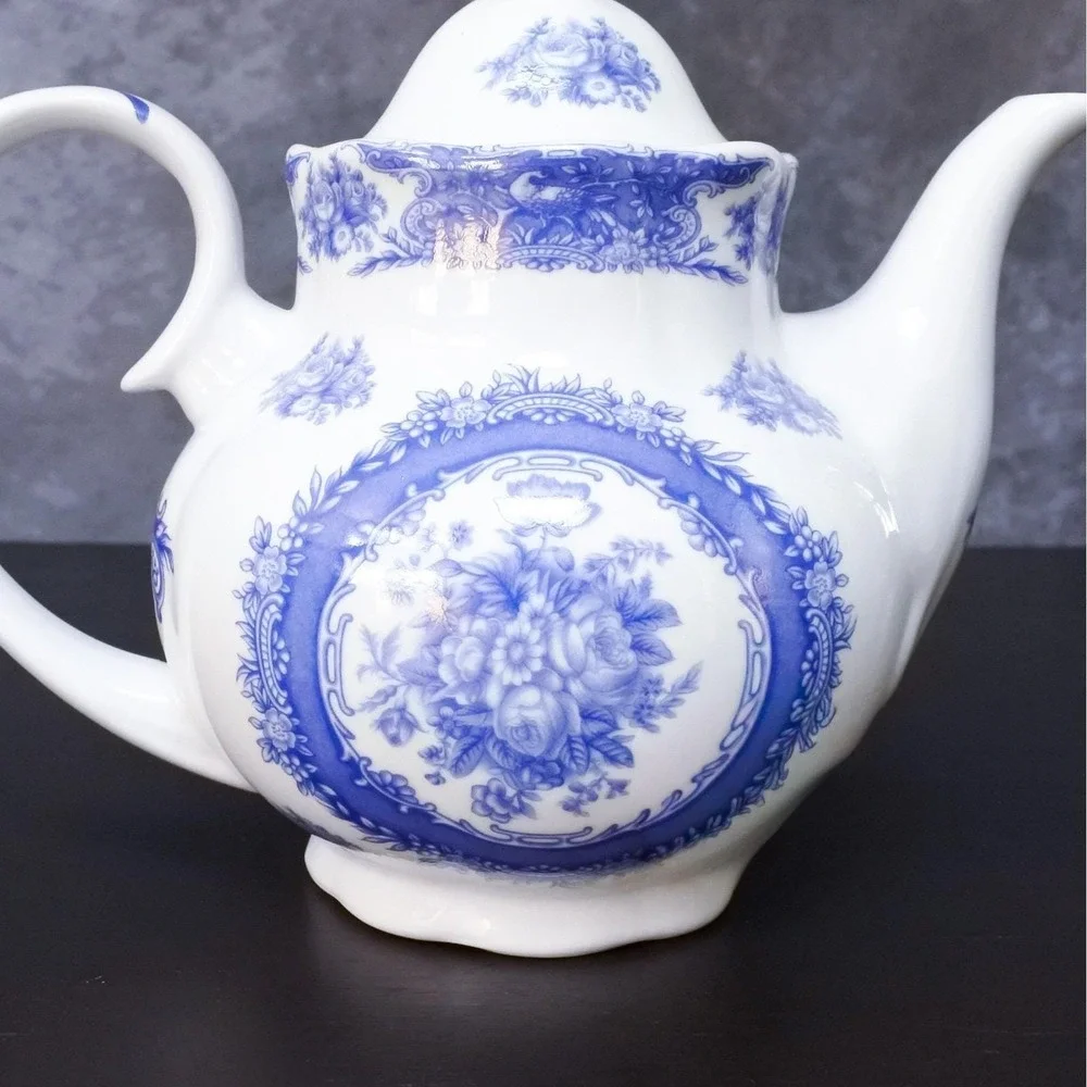 Vintage Antique Reflections J. Godinger & Co. Blue White Floral Porcelain Teapot